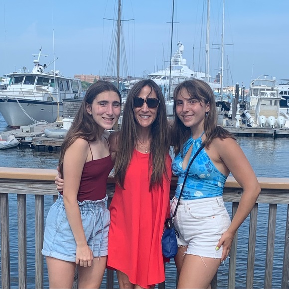 Meet your Posher, Cecilia - Picture 1 of 1